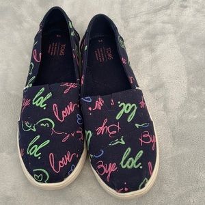 Toms glow in the dark size 6Y